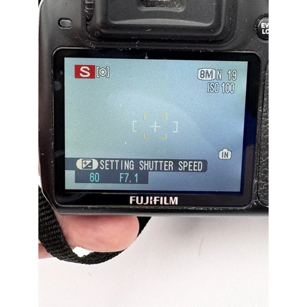 Fujifilm‎ FinePix S8000fd 8MP 18x Black Bridge Digital Camera W/extras Powers On